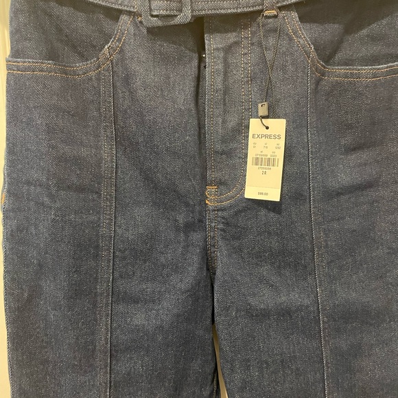 NEW with tags. Express women’s dark blue flare jeans with belt. Size 2R - Picture 4 of 6